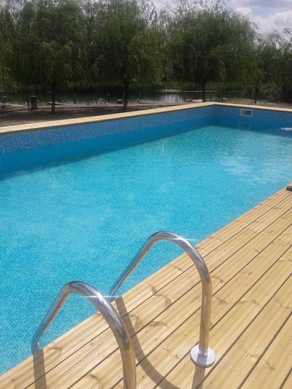 Dunavăţu de Sus Pike Inn Dunavatul De Sus - Delta Dunarii מראה חיצוני תמונה